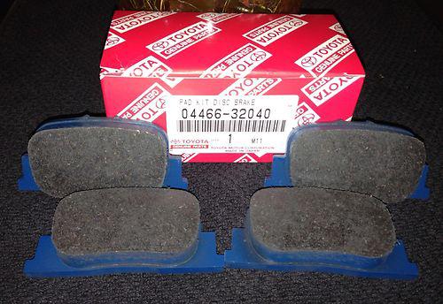 Rear brake pads scion tc 2005-2010 genuine toyota 04466-32040 w/ free pedal pads