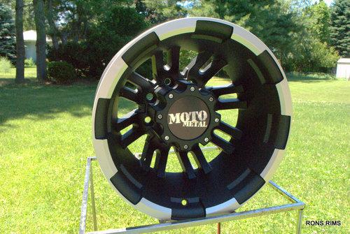 Moto metal black machined 963  dually 17" x 6" ford f350 / 2005 up/ rears