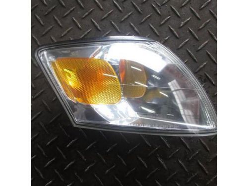 Mazda mpv 1999 right clearance lamp [9611000]