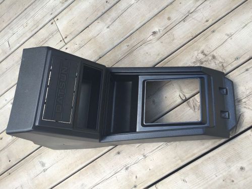 Datsun 720 truck floor console black nice