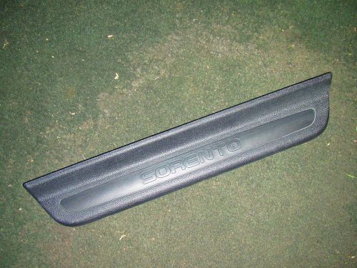 Kia sorento oem left rear door sill seal trim panel interior step