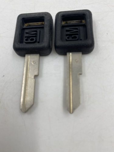 Gm uncut blank keys with slotted plastic end sunken emblem stamped c set of 2