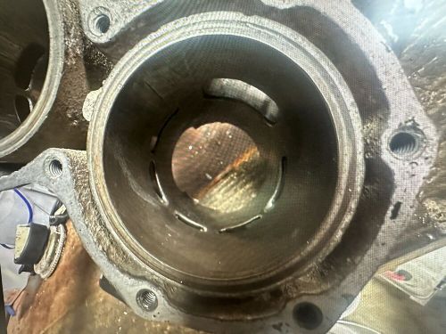 1999 yamaha xl 760  motor cylinder jug