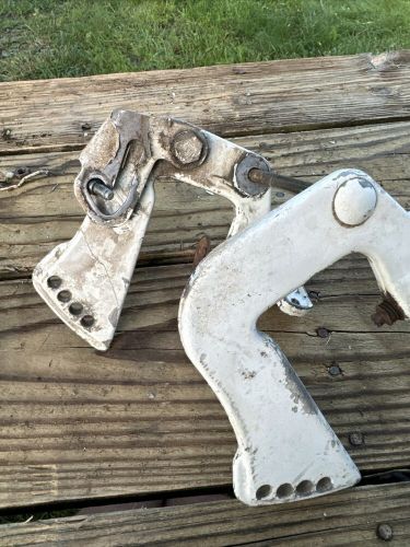 1973 chrysler 6hp 62hd stern bracket  outboard motor