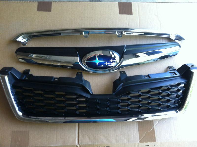 2014 subaru forester front grill oem 3-peice grill (almost new)