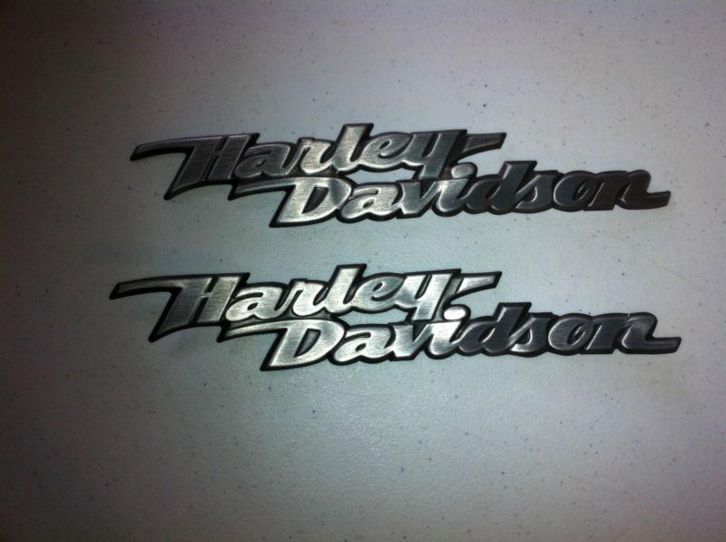 Harley davidson 2009 dyna street bob stock gas tank emblems