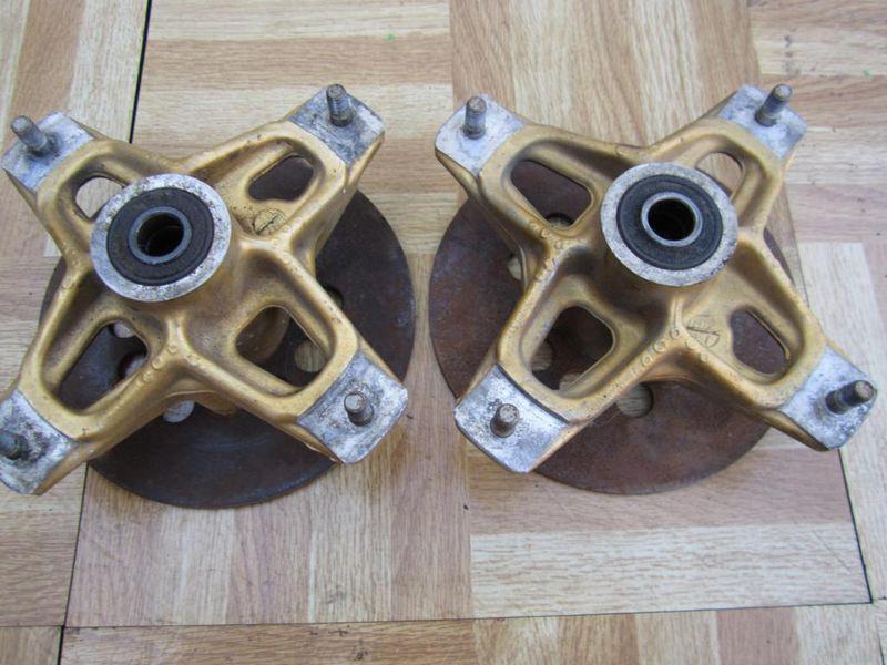 1985 suzuki lt250r lt 250r .. set of front hubs & rotors / left & right