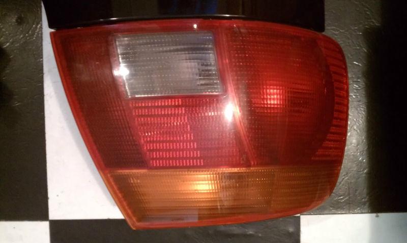 96 97 98 audi a4 right tail light with turn signal amber