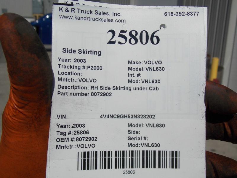 2003 volvo vnl630 rh side skirting under cab 