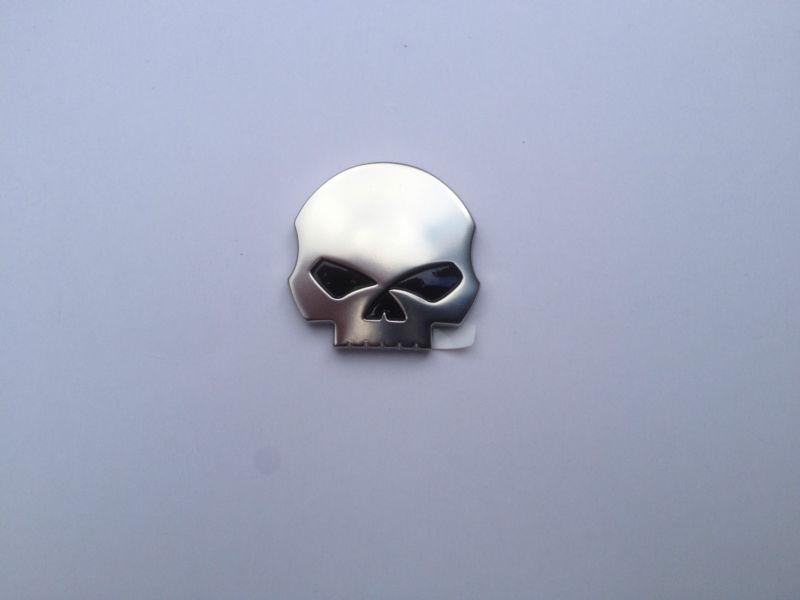 Harley skull emblem softail dyna xl willie g fxst sissy bar fender oil tank fxd