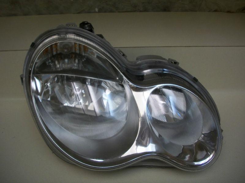 Mercedes c class sedan c240 c320 c350  c280 c230 05 06 07 headlight oem  rh 