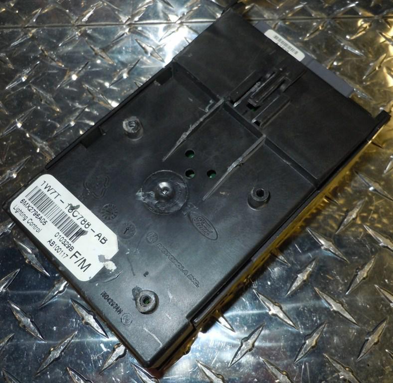 2001 2002 crown victoria grand marquis lighting control module light headlight 