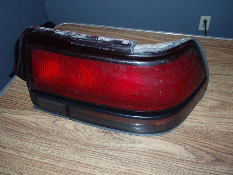 1988-93 pontiac grand prix tail light right passenger 