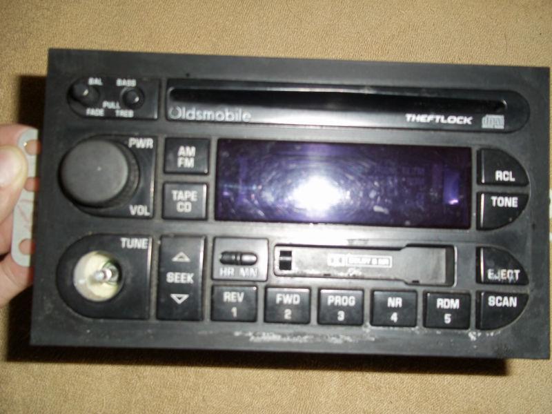 Oldsmobile radio cd cassette player stereo 16178113bbdh