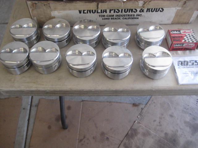 Venolia pistons 400 small block chevy sbc  10 new  dome