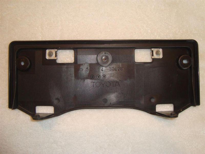 Toyota license plate bracket plastic part no. 52114-33020-a1