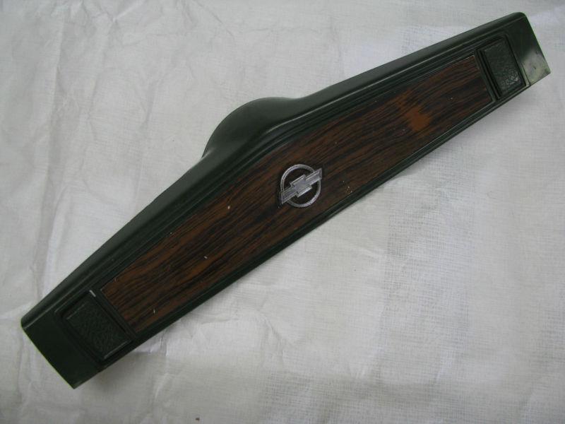 1969-70 chevy green horn shroud with rosewood woodgrain used original gm