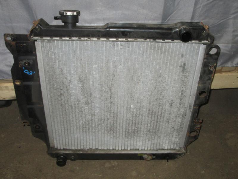 Jeep wrangler tj 97-06 used radiator no leaks 2.5 l and 4.0 l