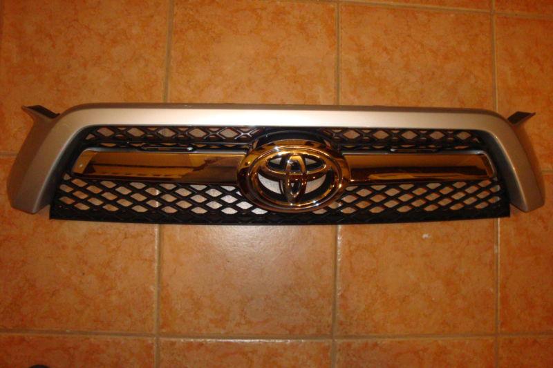 Factory*oem* 10-11 toyota 4runner 4 runner grille silver w/emblem  ready 2 mount