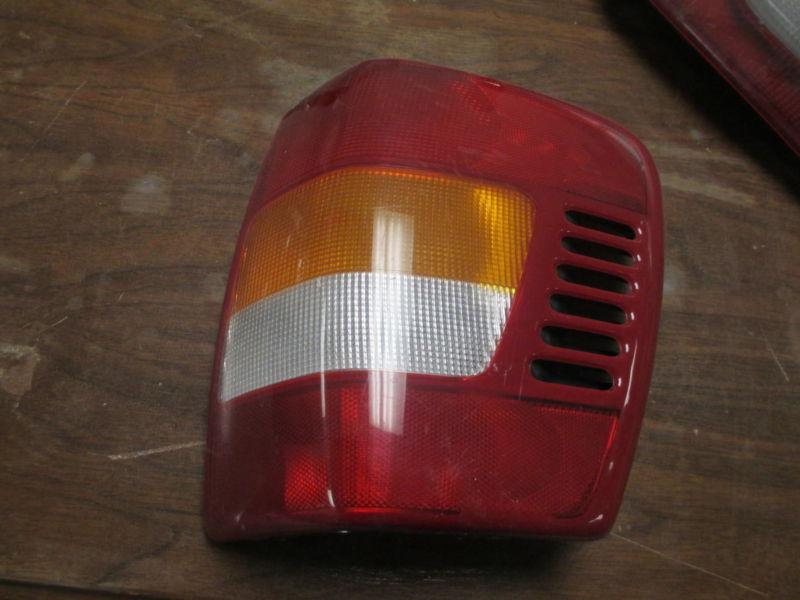 Jeep grand cherokee right rear rt 55155138ac tail light assembly