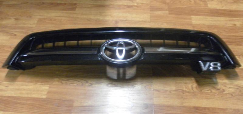 2005-2008 toyota sequoia front grille part# 53100-0c060/70