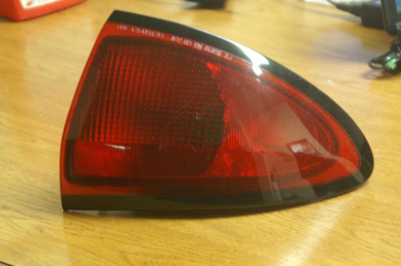 2003-2005 ponttiac sunfire right rear taillight