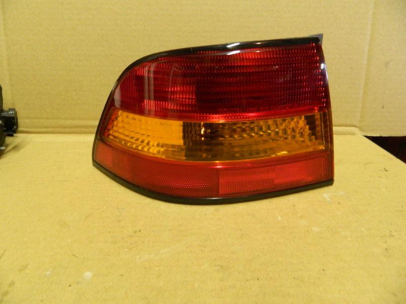 Lexus es300  lh outer tail light assembly 97 98 99 drivers side