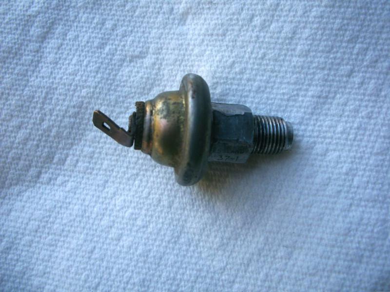 Triumph oil pressure switch 650cc t120r 1967