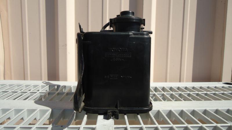 1998 lexus es300 fuel vapor charcoal canister oem 77704-33032