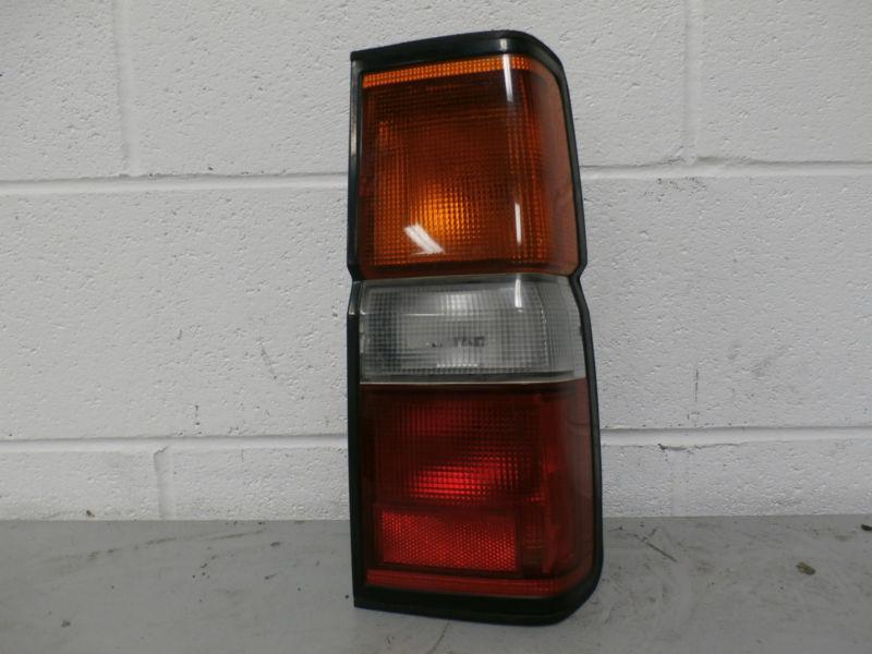 87-95 nissan pathfinder passenger side tail light