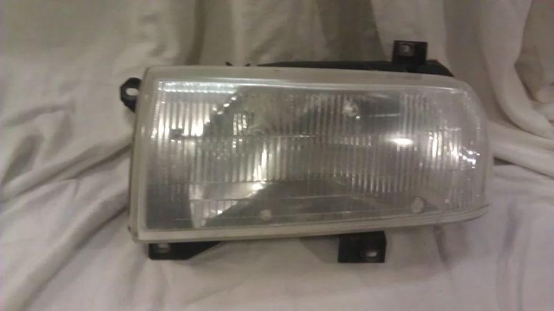 Mk3 volkswagen jetta driver side headlight and retainer