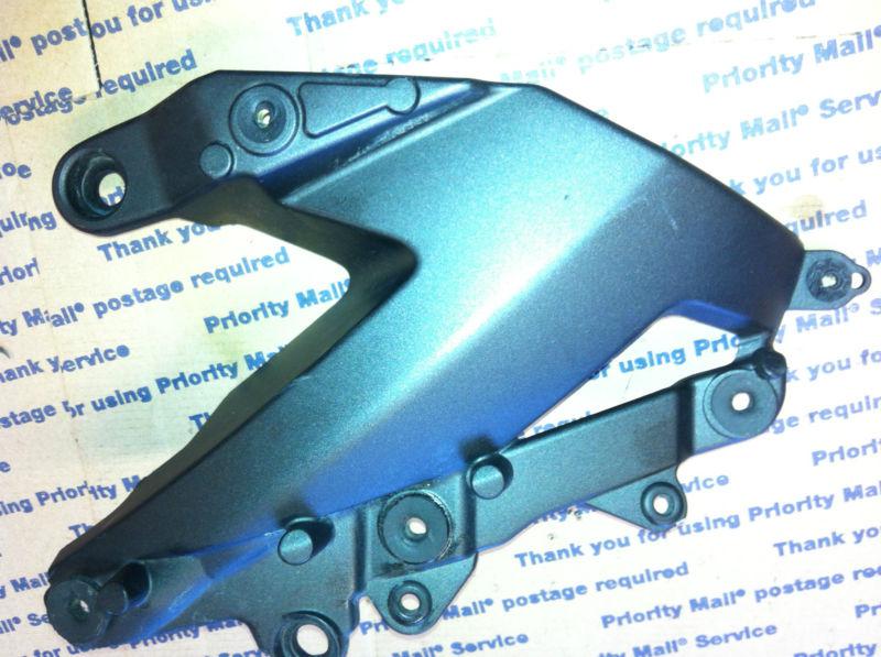 09-11 kawasaki zx6r right mid fairing bracket cover trim plastic 2010 oem