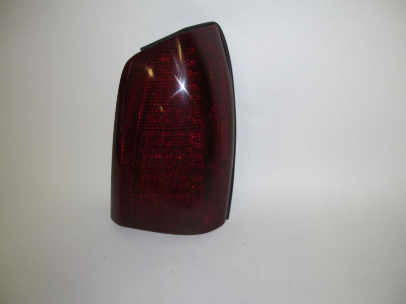 00 01 02 03 04 05 cadillac deville oem right tail light nice!