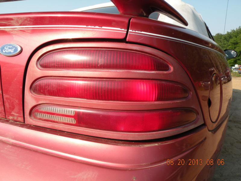 1994  ford mustang right tail light 195288