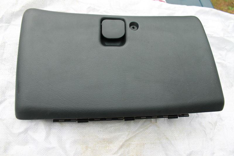 Chevrolet cavalier sunfire oem glove box door and latch glovebox