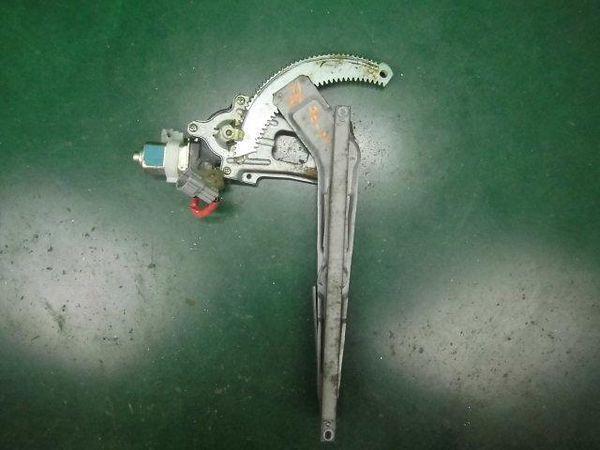 Nissan cube 2000 front right door regulator [0213120]