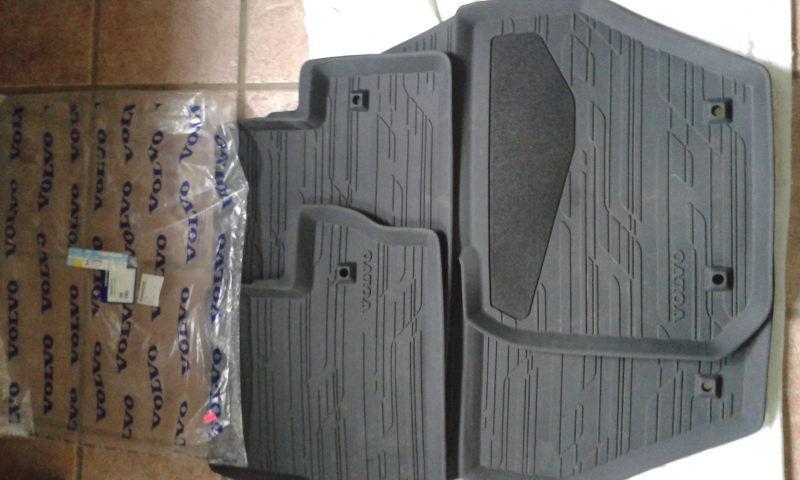 2012-13 volvo s60 black floormats used