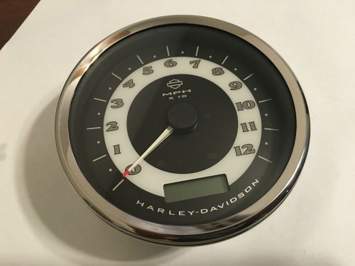 Harley davidson 5&#034; speedometer part # 67439-11. fits 2011 &amp; newer models