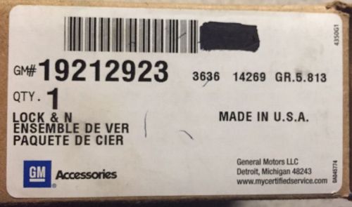 2010-15 cadillac srx 11-13 regal 10-13 lacrosse 19212923 genuine gm locks&amp;lugs