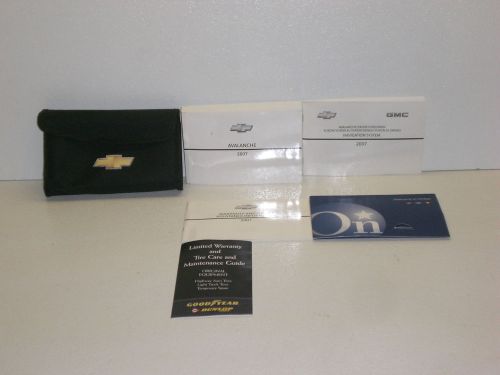 2007 chevrolet avalanche owner&#039;s &amp; navigation manual with case