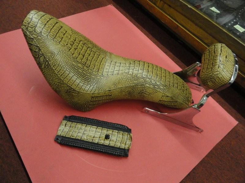 Soft tail "good used" 1986 up alligator seat kit