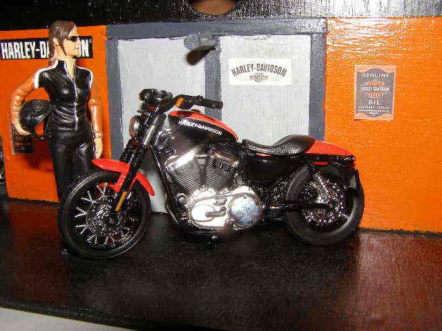 Harley '07 nightster - vivid black & orange - 1:18 - series 31