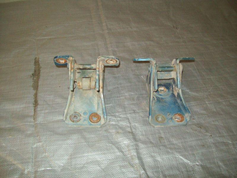 1995 mustang passengers side door hinge set