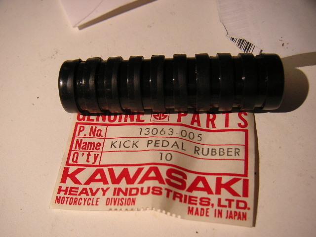 Kick pedal rubber  kv75 mt1 75mt dynamite  13063-005  kawasaki nos