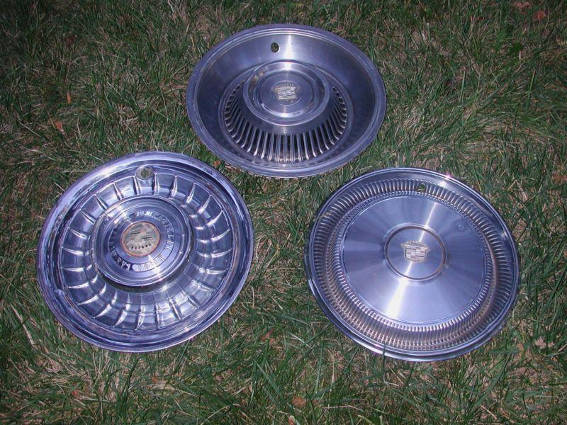 Vintrage cadillac hubcaps>3 different>deville-1958 coupe deville-'63-'64 caddy