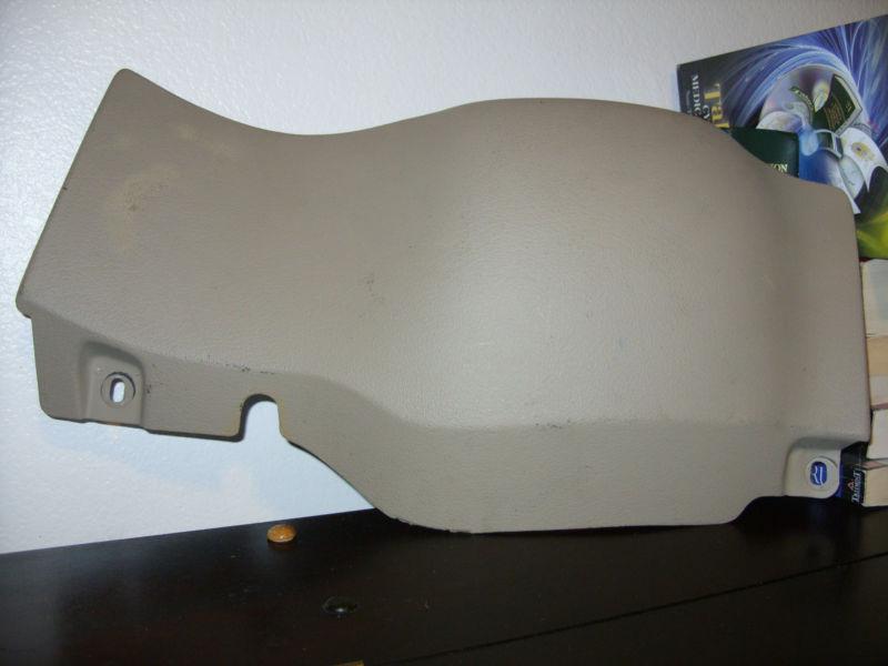 1999-04 ford mustang lower dash knee pad panel tan/parchment