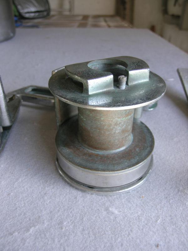 Find VINTAGE SEAPAS SAILBOAT MAST-MOUNT WIRE WINCHES with WINCH HANDLE ...