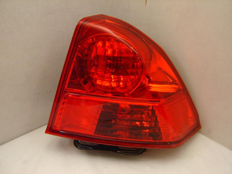 Honda civic sedan right tail light 03 04 05 oem