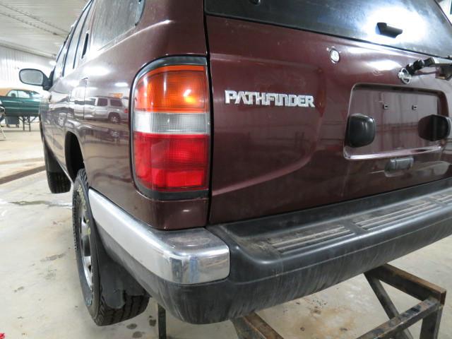 1998 nissan pathfinder outer tail light lamp left