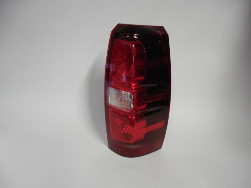 07 08 09 2010 2011 2012 chevrolet avalanche oem right tail light nice!